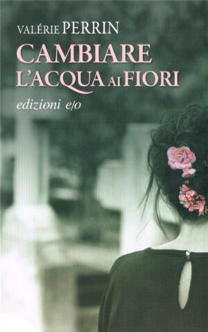 Cambiare l'acqua ai fiori
